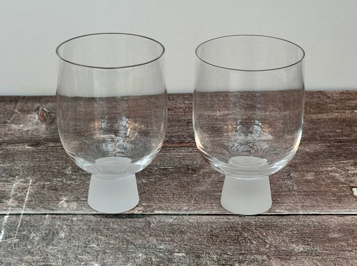 Set of 2 Tumbler Glasses with a Frosted Base