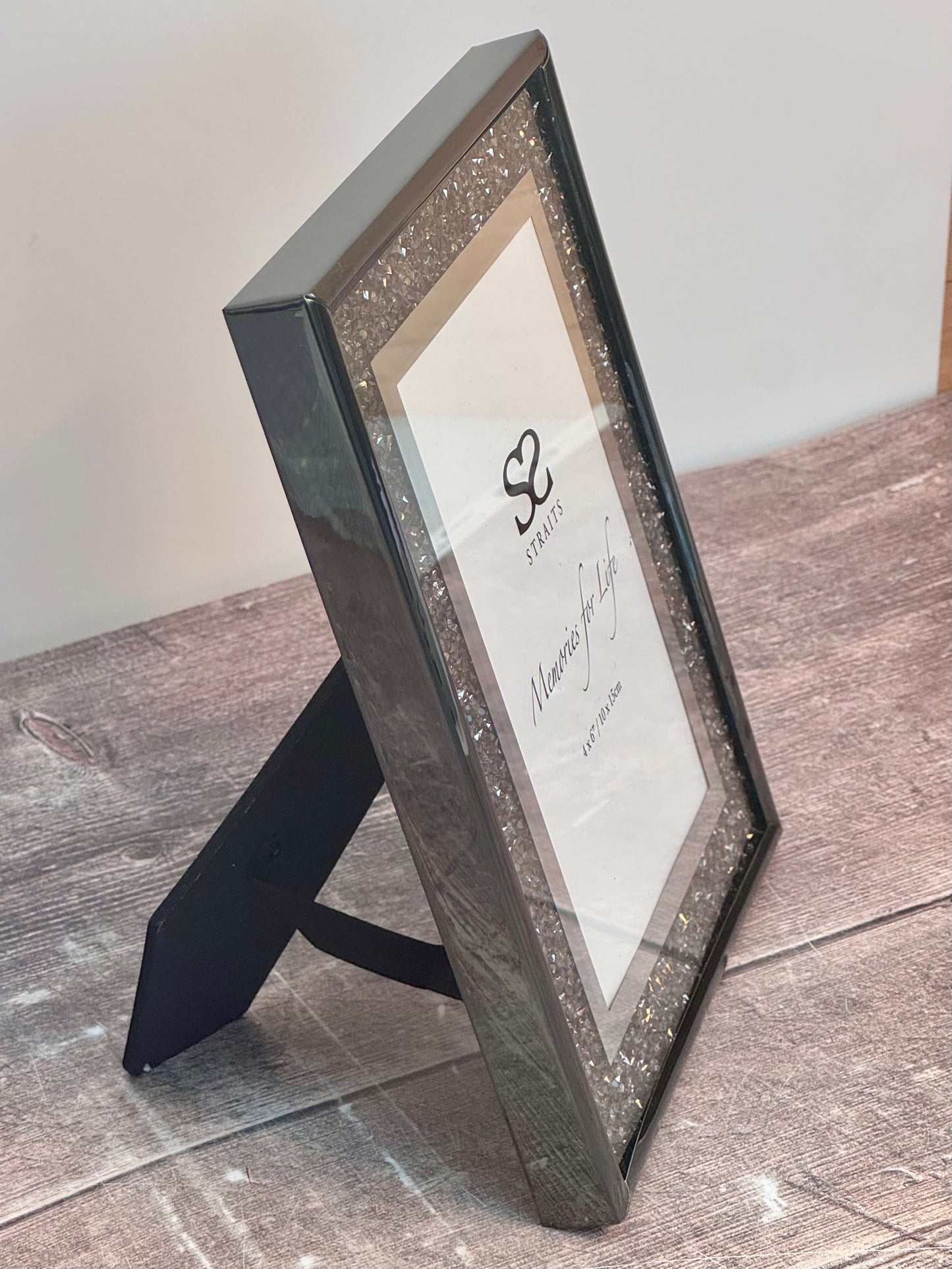 Black Bead Photo Frame, 4’ x 6’