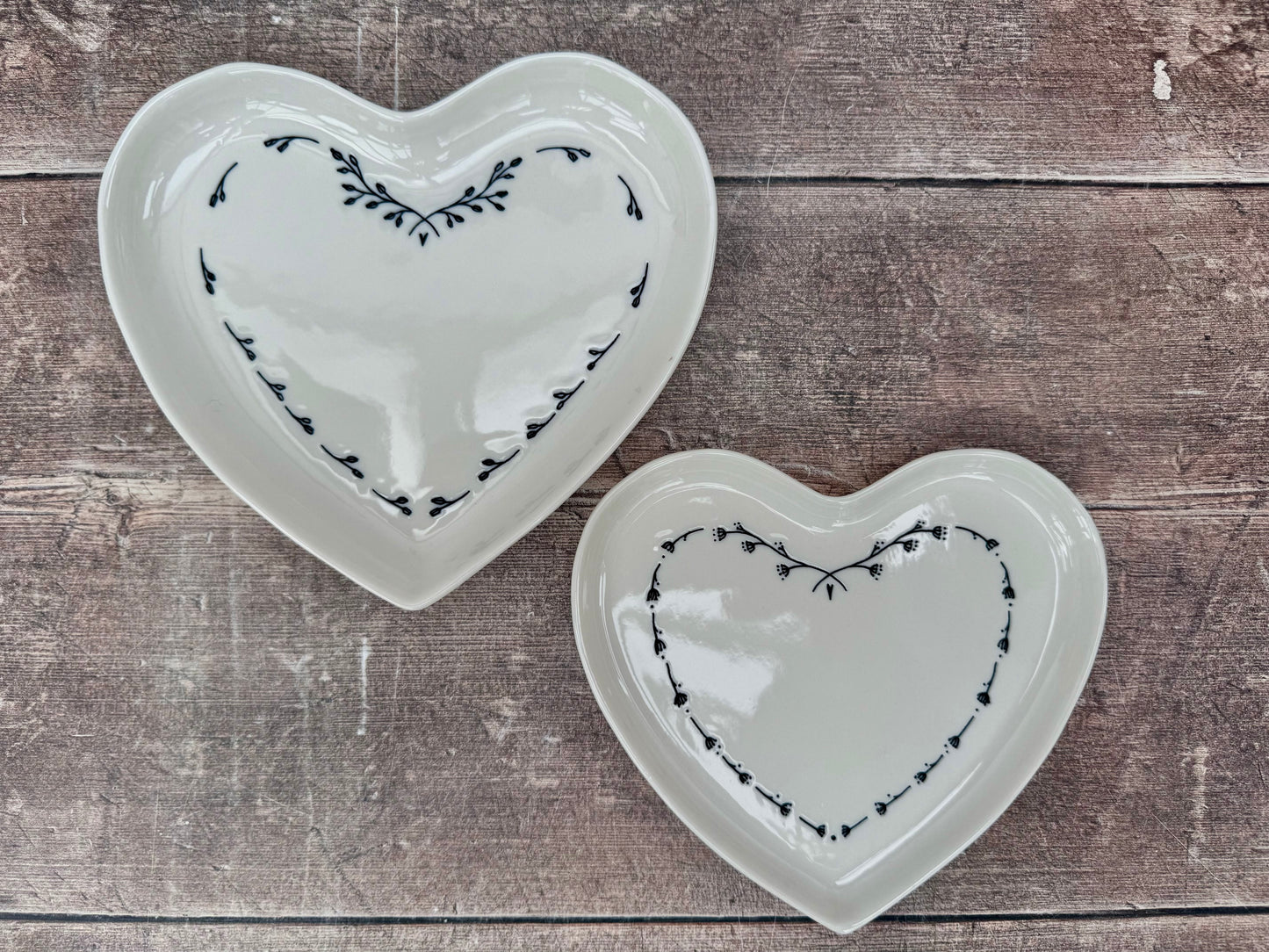 Set of 2 White Heart Patterned Plates