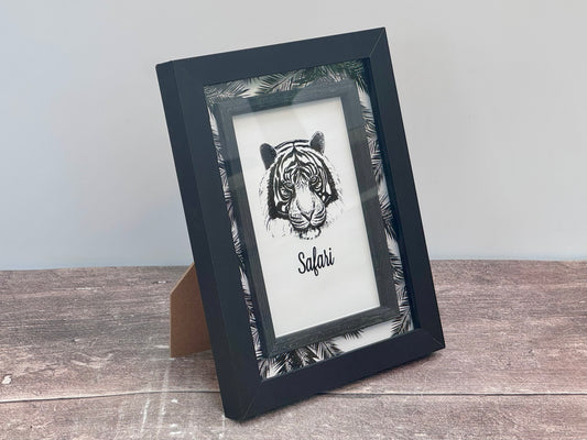 Black Leaf Patterned Photo Frame, 4’ x 6’