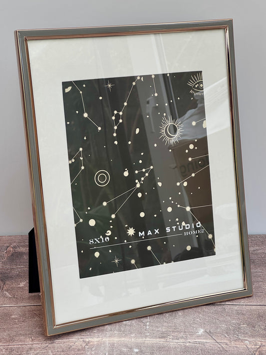 Grey Border Photo Frame with Aperture, 8’ x 10’