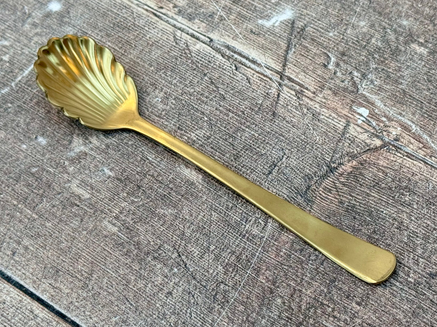 Set of 4 Gold Tone Stainless Steel Scallop Design Teaspoons