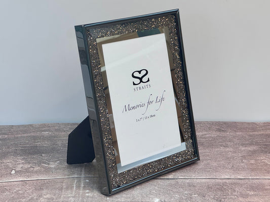 Black Bead Photo Frame, 5’ x 7’