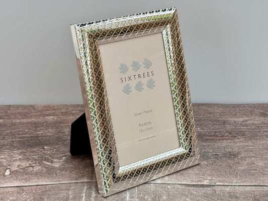 Sixtrees Silver Plated Diamond Patterned Photo Frame, 4’ x 6’