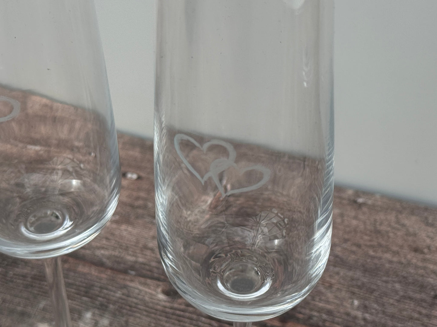 Set of 2 Heart Patterned Champagne Flute Glasses