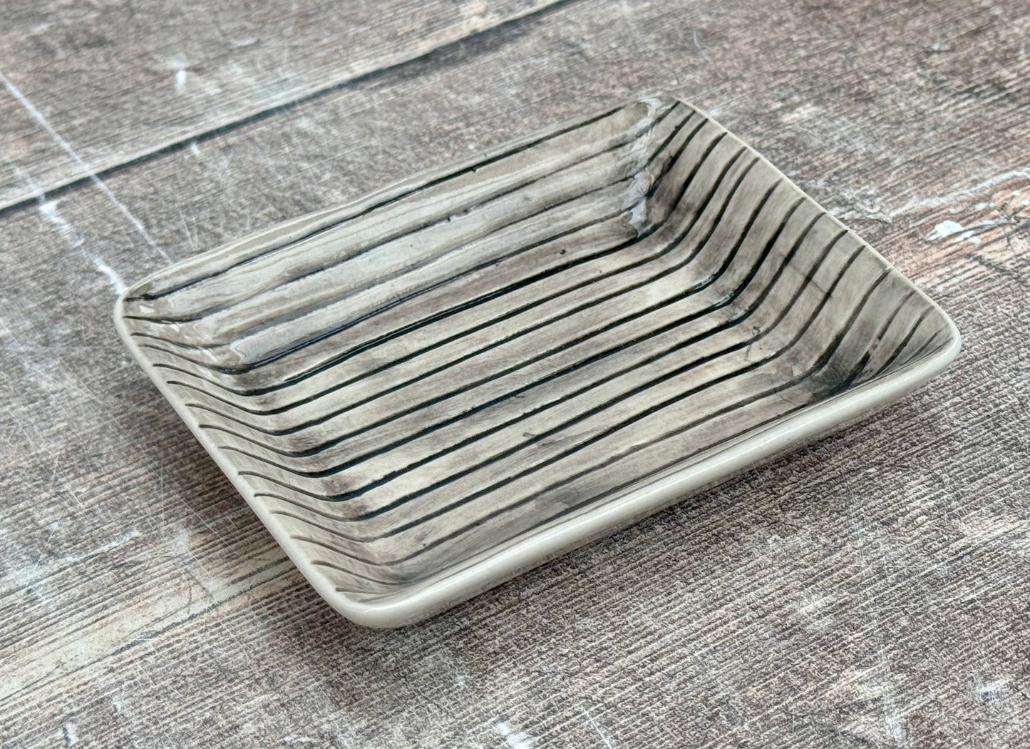 Grey Striped Patterned Soap Dish