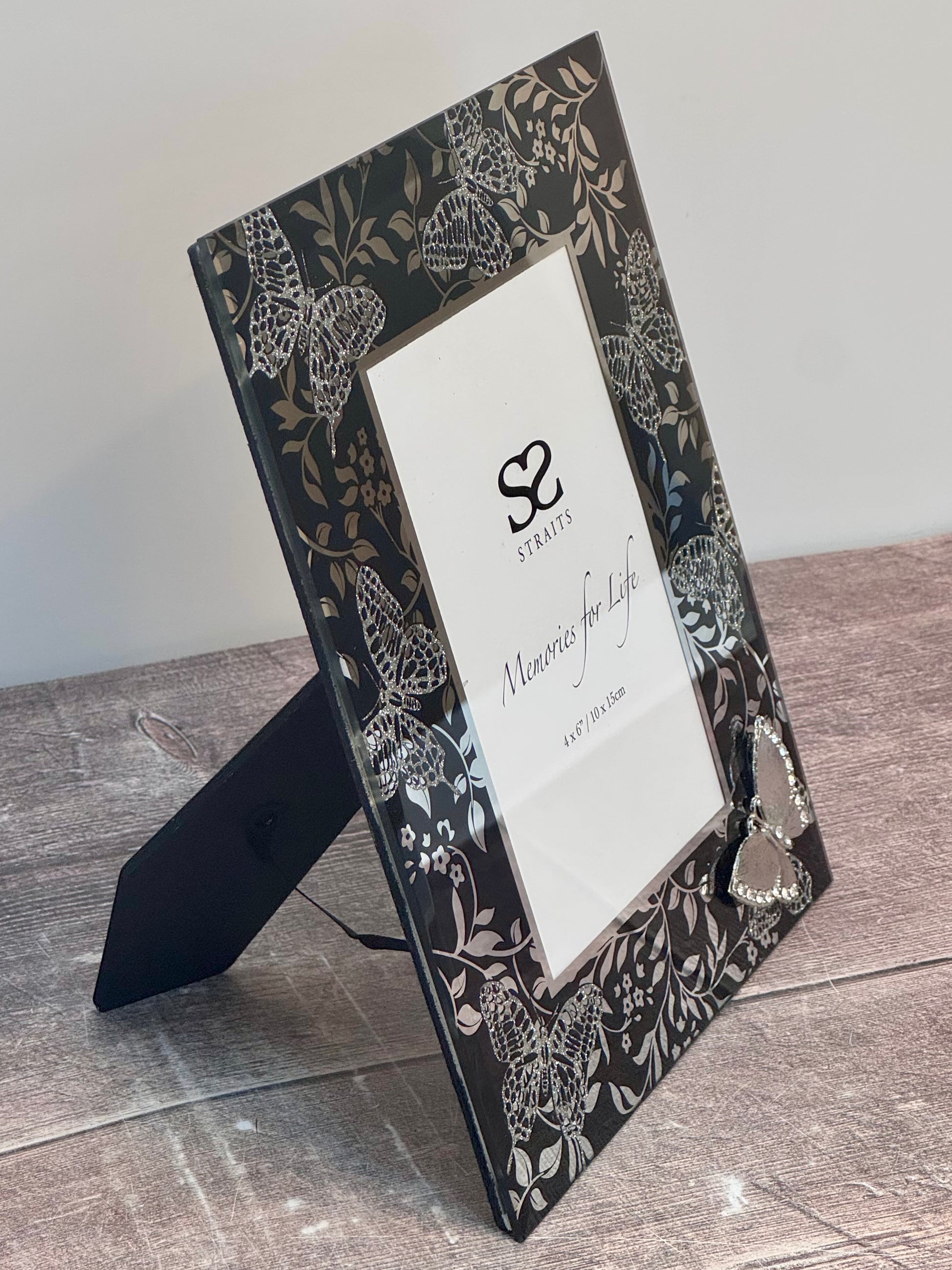 Photo Frame Butterfly Design Butterfly Pattern Photo Frame, 4’ x 6’ – Hampton Homeware