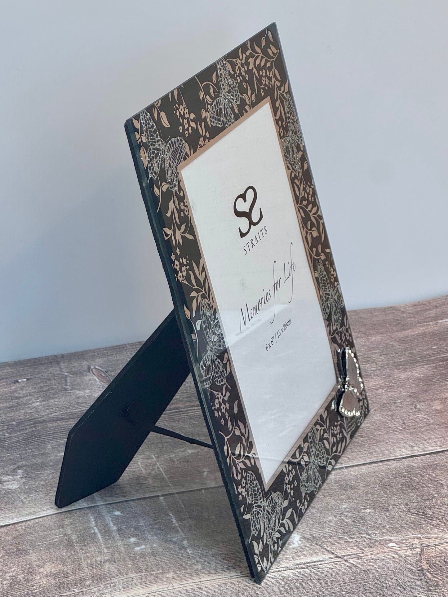 Butterfly Pattern Photo Frame, 6’ x 8’