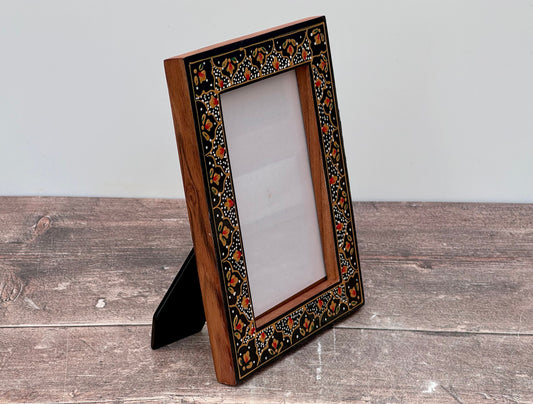 Hand Painted Photo Frame 4’ x 6’ - Black and Gold (Design 9)