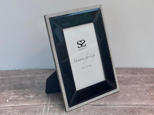 Black with Jewel Border Photo Frame, 4’ x 6’