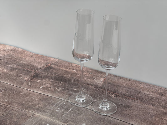 Set of 2 Heart Patterned Champagne Flute Glasses