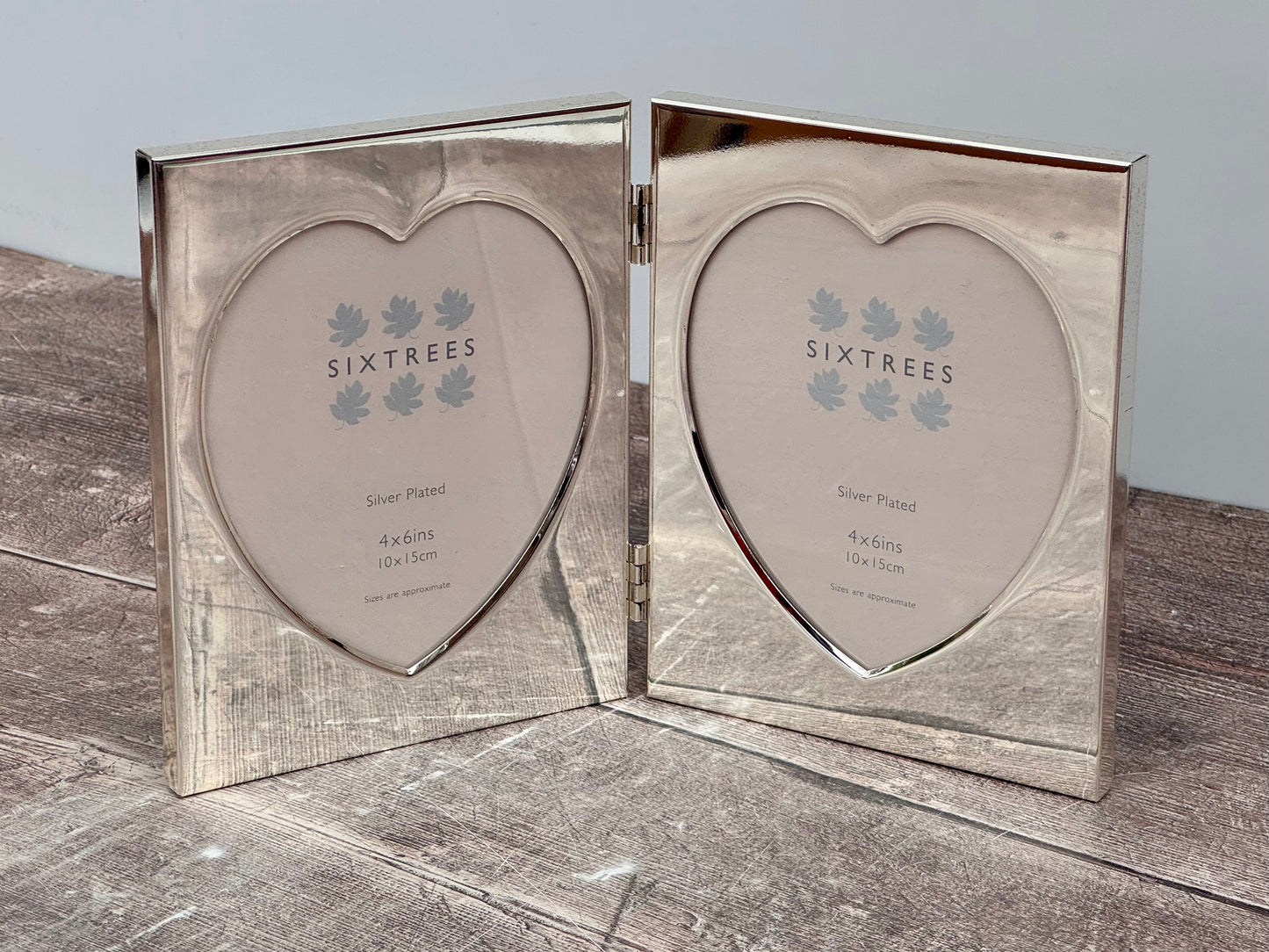 Sixtrees Double Heart Aperture Frame, 4’ x 6’