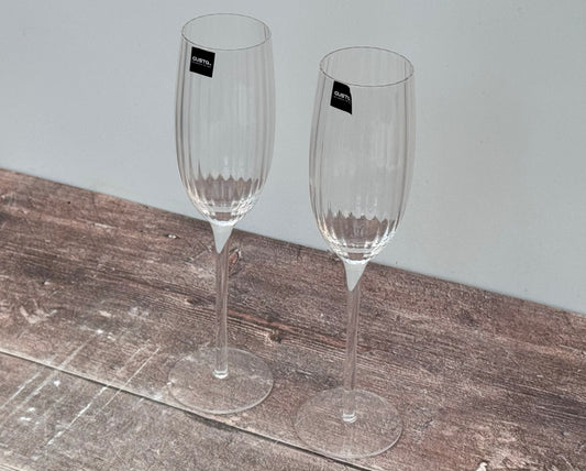 Set of 2 Ribbed/Linear Champagne Flutes/Glasses