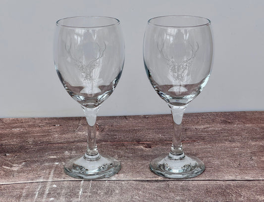 Set of 2 Stag Design Etched Wine Glasses