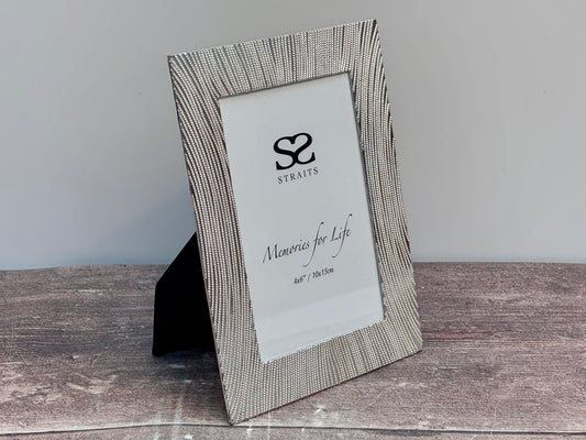 Silver Tone Line Pattern Photo Frame, 4’ x 6’